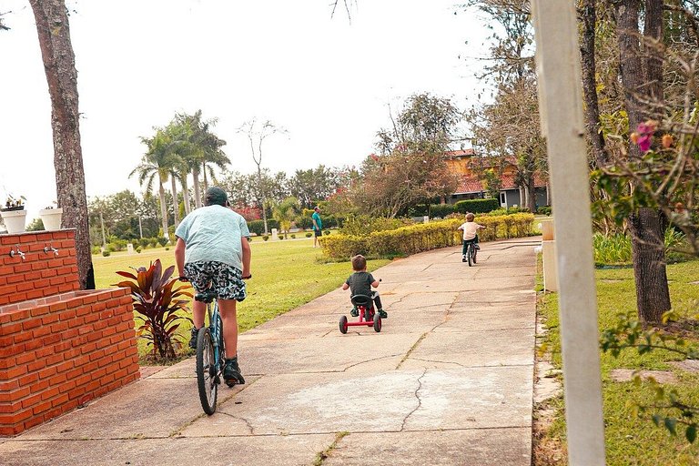 Fazenda, Paz, Descanso e Piscinas (com WiFi)