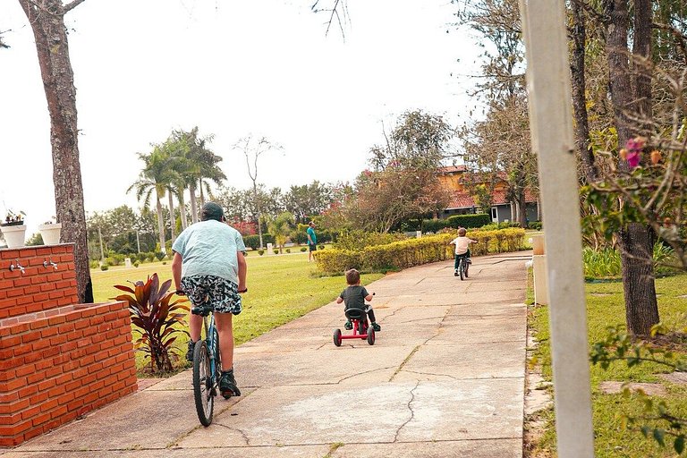 Fazenda Com Piscinas e Natureza Exuberante!