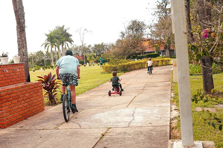 Fazenda Com Piscinas e Natureza Exuberante!