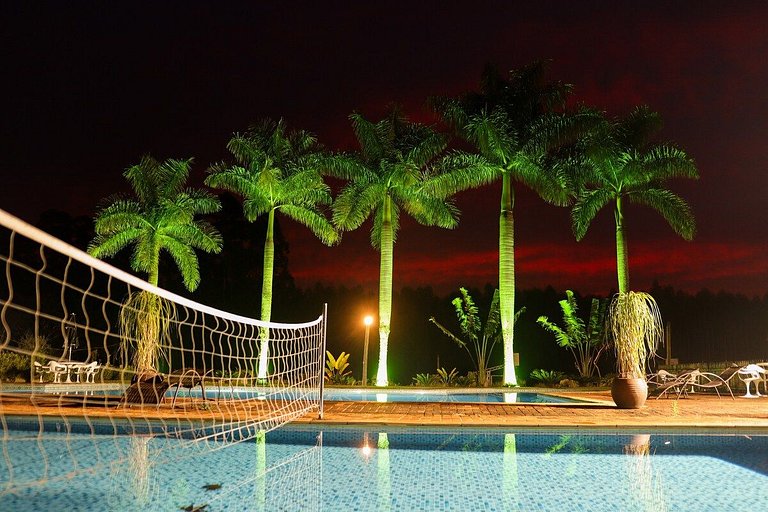 Fazenda Com Piscinas e Natureza Exuberante!