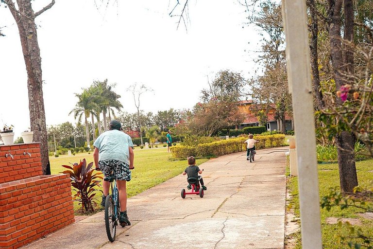 Fazenda Com Piscinas e Natureza Exuberante!