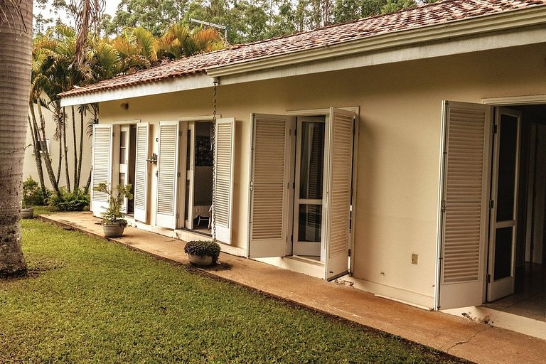 Casa em Fazenda Com Piscinas e Natureza
