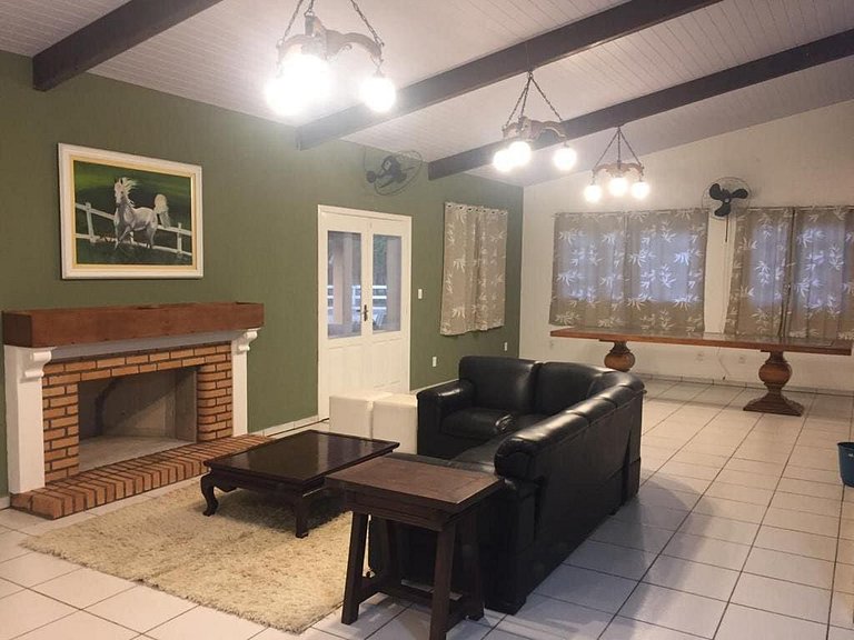 Casa em Fazenda Com Piscinas e Natureza