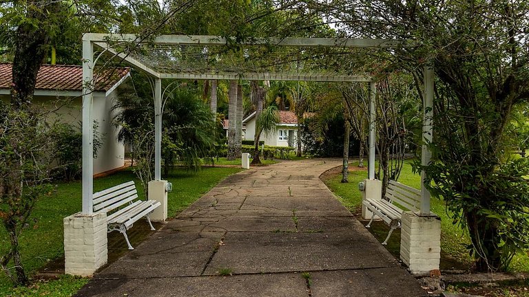 Casa em Fazenda com Piscinas, Natureza e Wi-Fi.