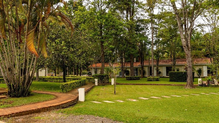 Casa em Fazenda com piscinas, natureza e Wi-Fi