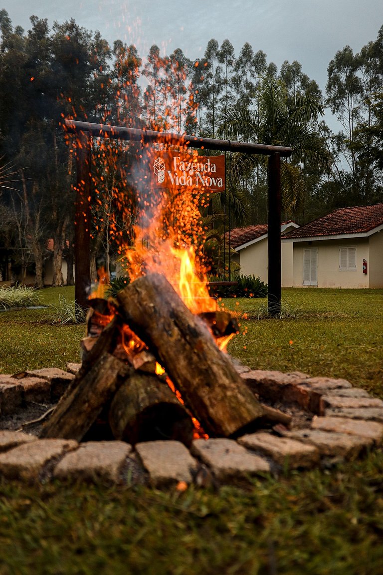 Fazenda Com Piscinas e Natureza Exuberante!